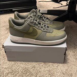 Nike Air Force 1 in Forest Green size 14